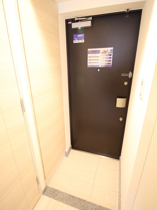 物件内観写真10　(玄関)