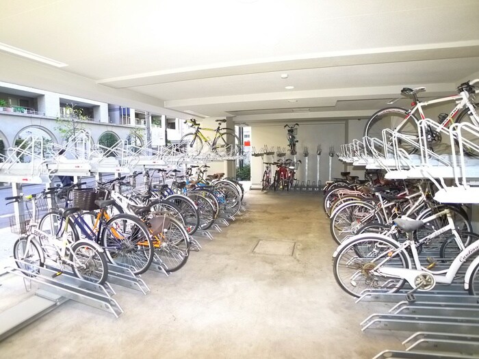 物件外観写真6　(駐輪場)