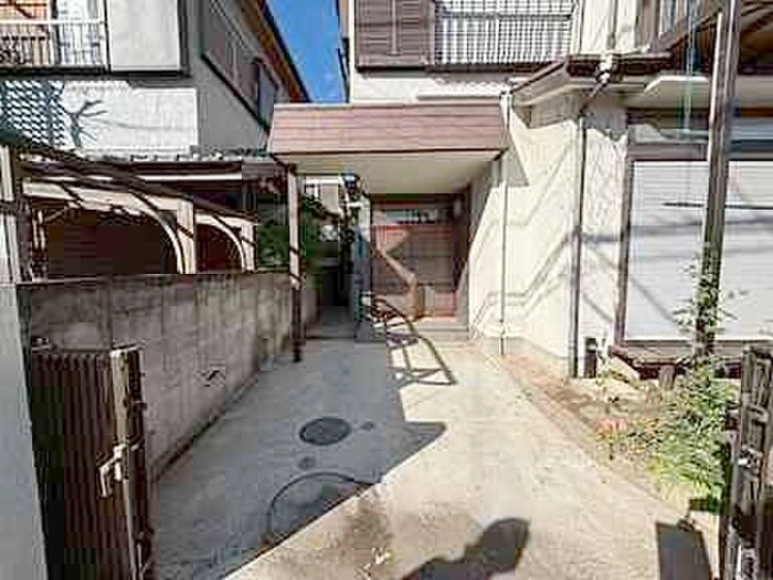 サニーハウスの駐車場