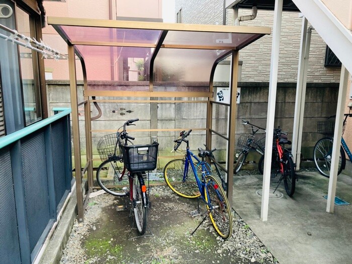 物件外観写真3　(駐輪場)