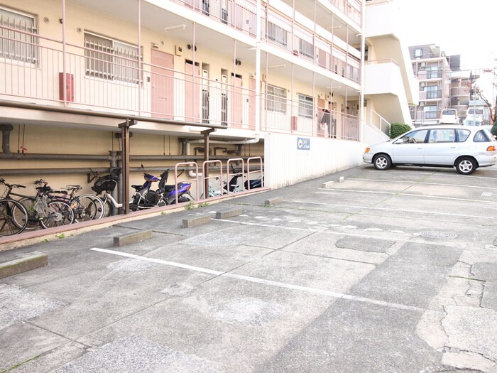 物件外観写真4　(駐車場)