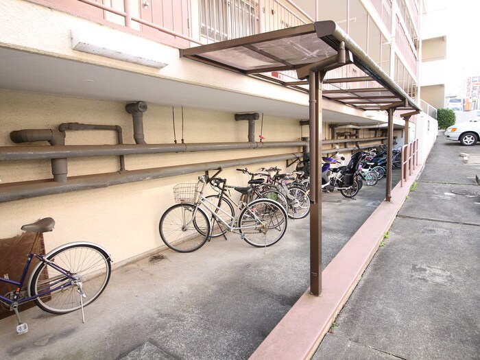 物件外観写真5　(駐輪場)