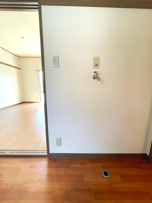 物件内観写真12　(洗濯機置場)