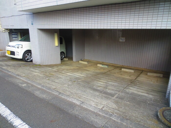 物件外観写真6　(駐車場)