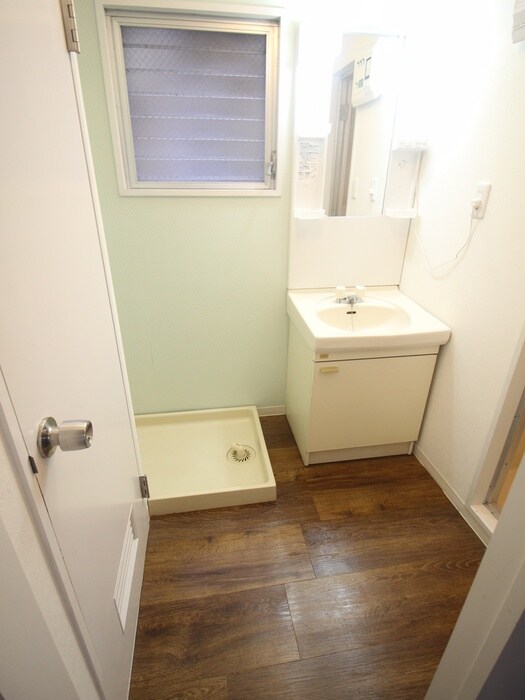 物件内観写真14　(洗濯機置場)