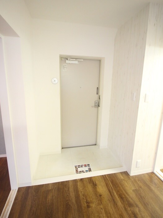 物件内観写真17　(玄関)