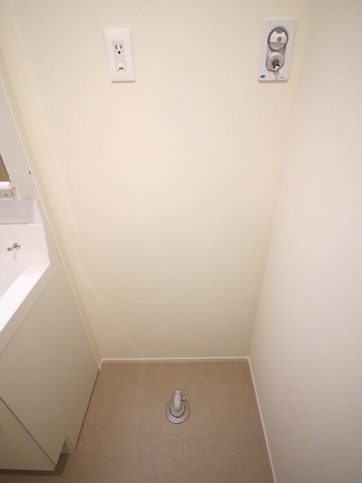 物件内観写真16　(洗濯機置場)