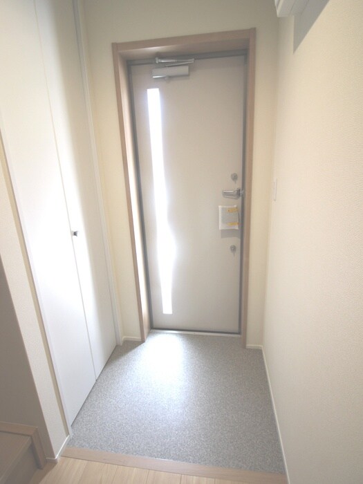 物件内観写真17　(玄関)