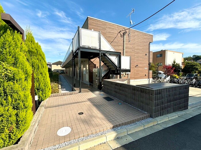 物件外観写真3　(エントランス部分)