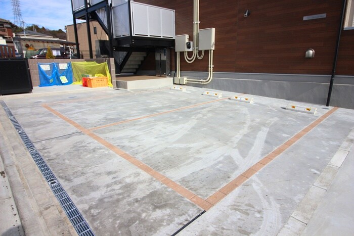 物件外観写真4　(駐車場)