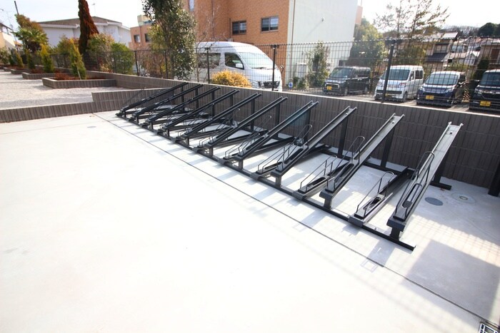 物件外観写真5　(駐輪場)