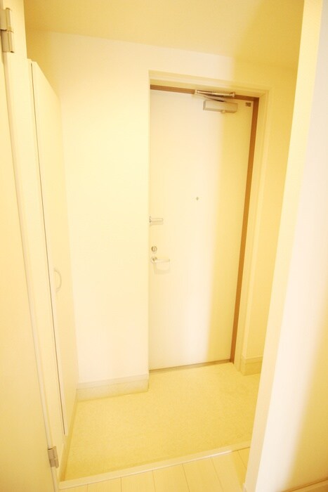 物件内観写真18　(玄関)