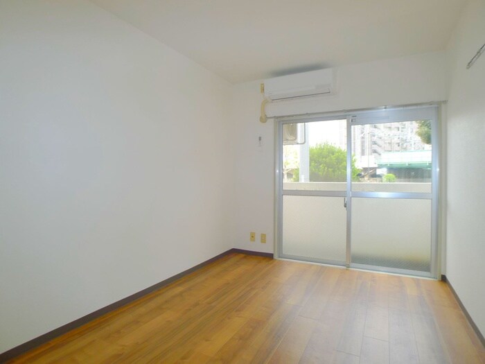 物件内観写真8　(室内からの展望)