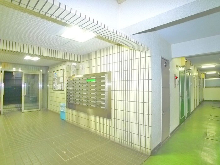 物件外観写真6　(エントランス部分)