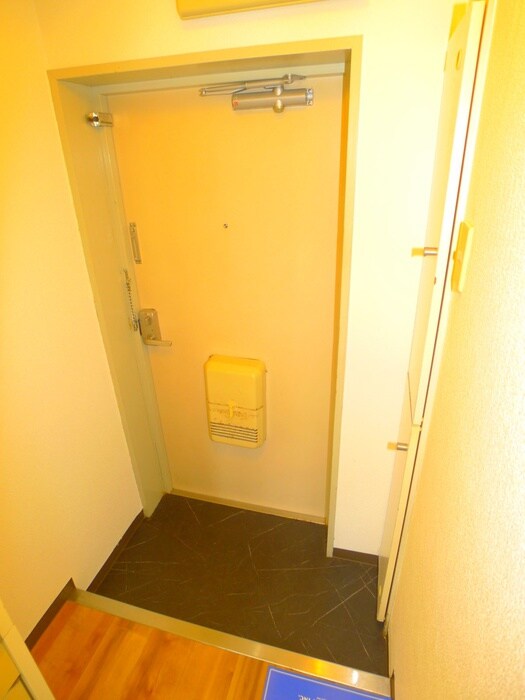 物件内観写真16　(玄関)