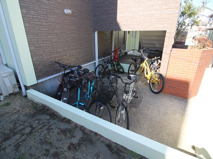 物件外観写真3　(駐輪場)