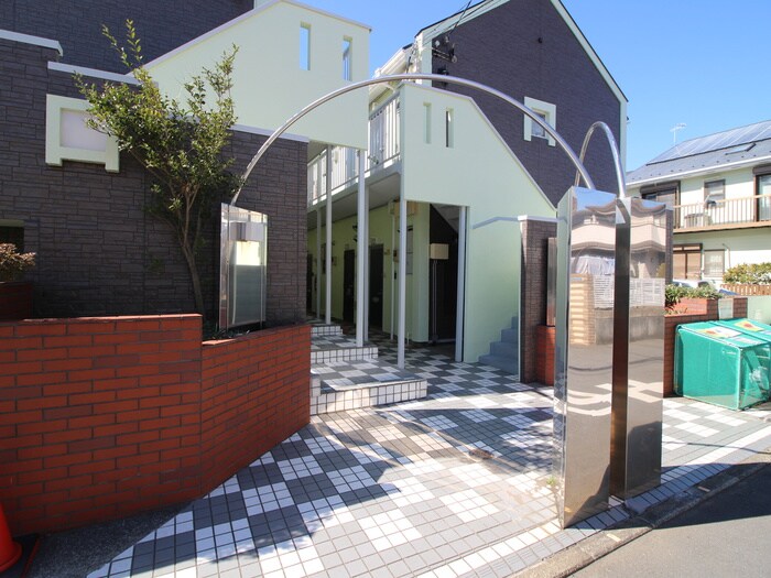 物件外観写真4　(エントランス部分)