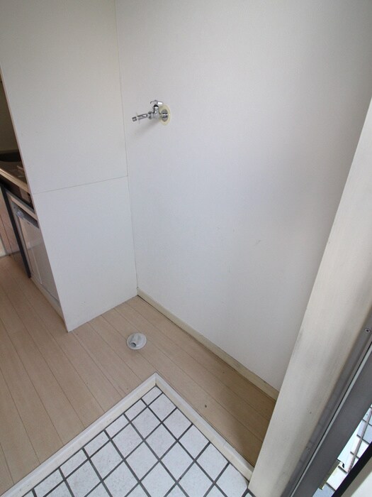 物件内観写真16　(洗濯機置場)