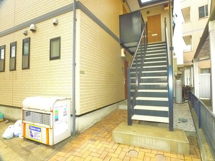 物件外観写真4　(エントランス部分)