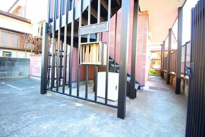 物件外観写真3　(エントランス部分)