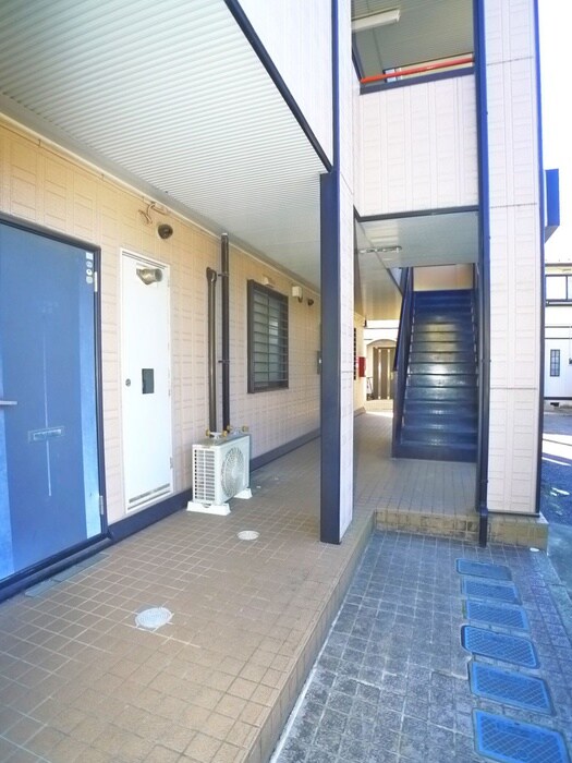 物件外観写真6　(エントランス部分)