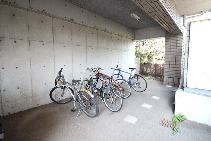 物件外観写真3　(駐輪場)