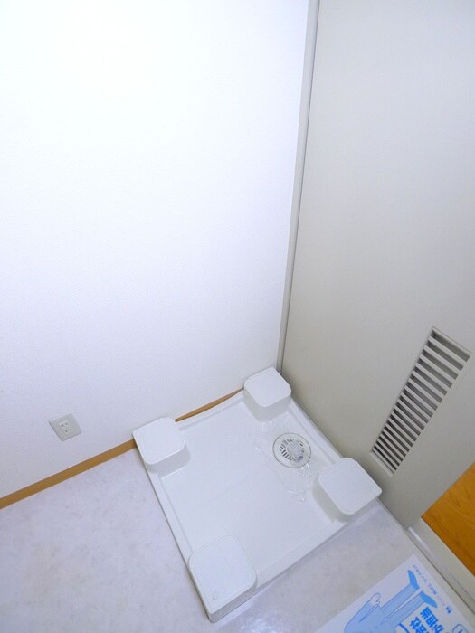 物件内観写真9　(洗濯機置場)