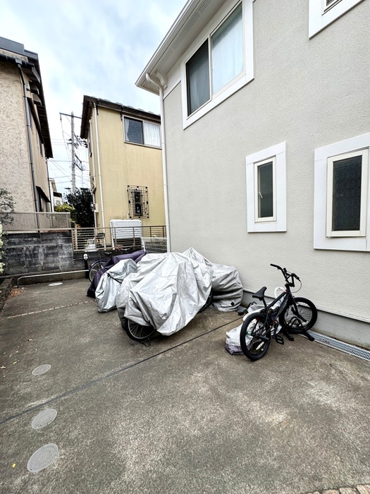 物件外観写真4　(駐輪場)