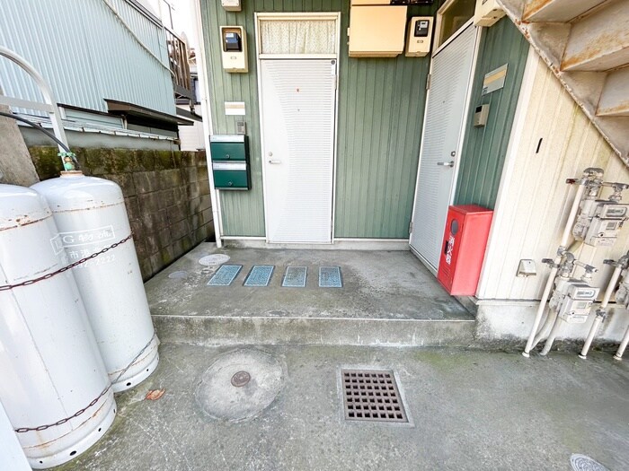 物件外観写真6　(エントランス部分)