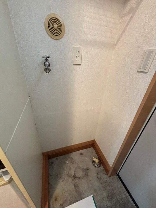 物件内観写真16　(洗濯機置場)