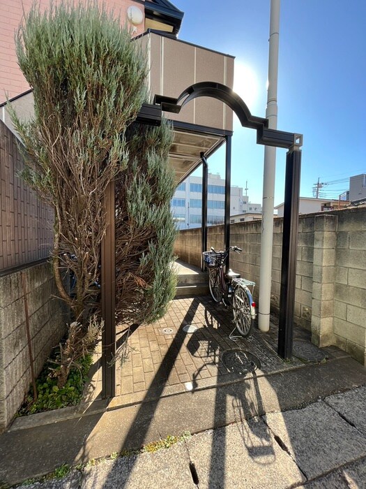 物件外観写真5　(エントランス部分)