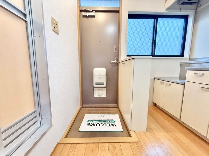 物件内観写真18　(玄関)