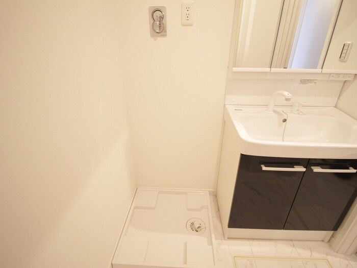 物件内観写真12　(洗濯機置場)