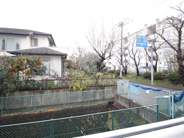 物件内観写真15　(室内からの展望)