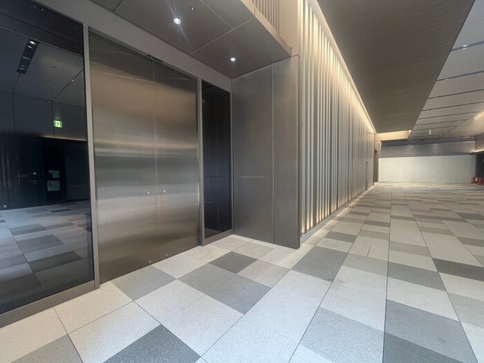 物件外観写真5　(エントランス部分)