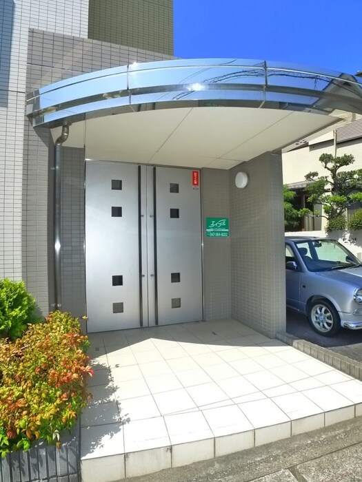物件外観写真3　(エントランス部分)