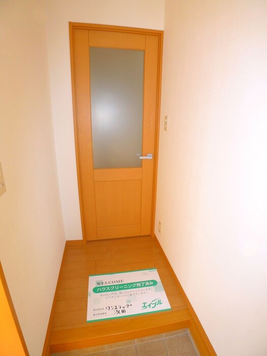物件内観写真16　(玄関)