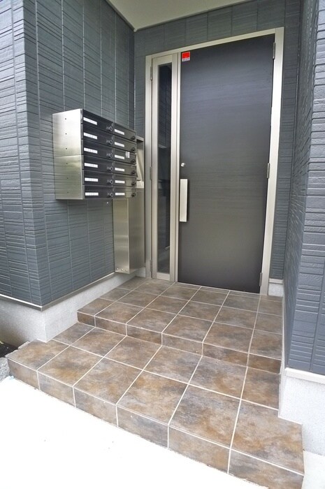 物件外観写真4　(エントランス部分)