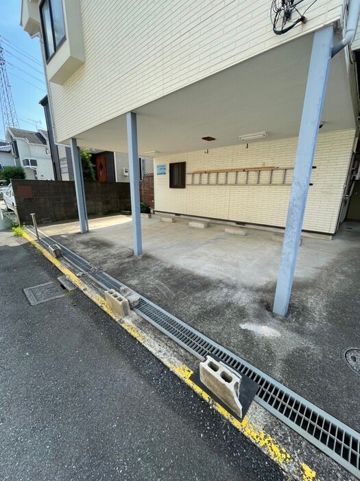 物件外観写真4　(駐車場)