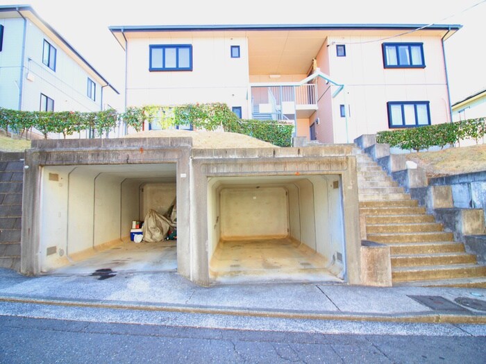 物件外観写真4　(駐車場)