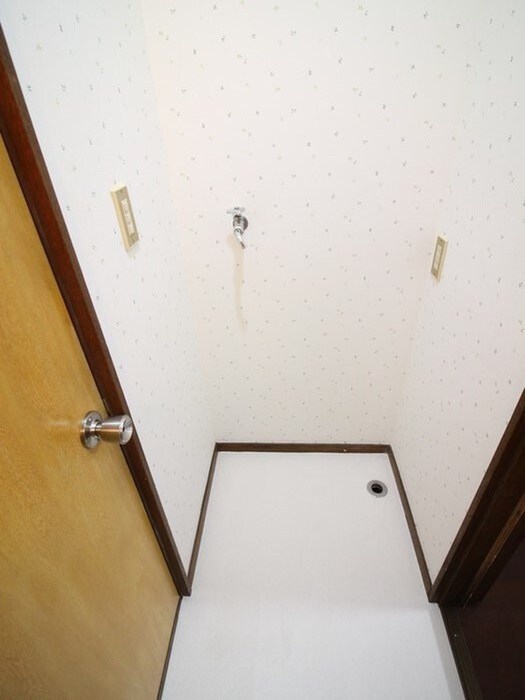 物件内観写真12　(洗濯機置場)