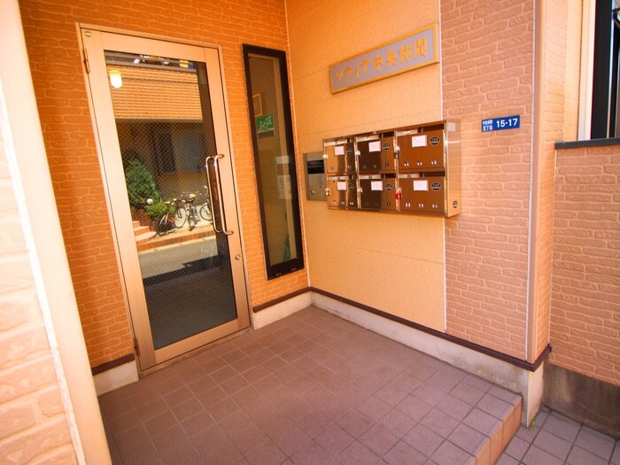 物件外観写真2　(エントランス部分)