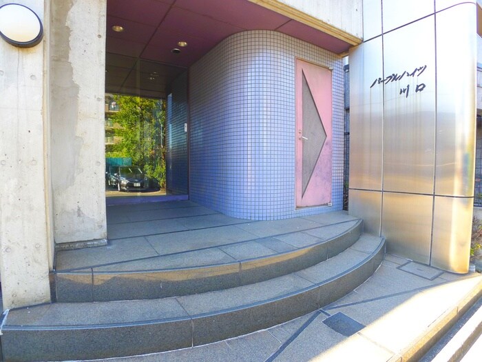 物件外観写真3　(エントランス部分)