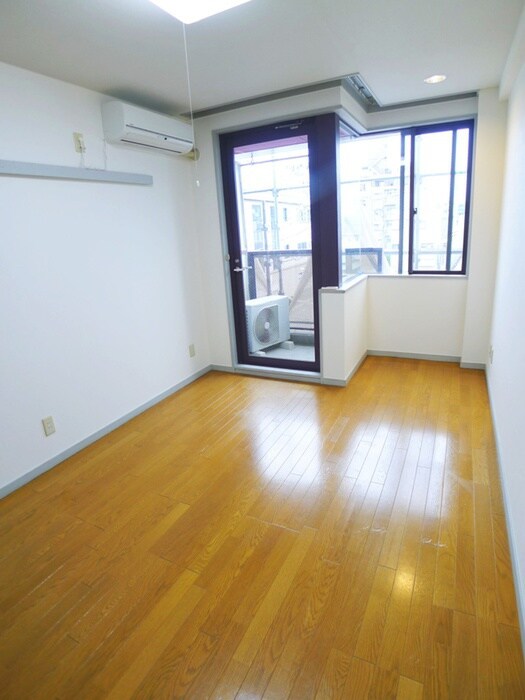 物件内観写真12　(室内からの展望)