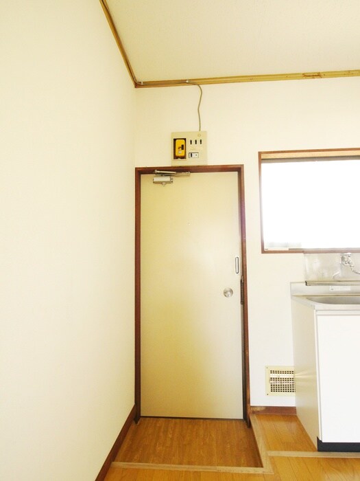 物件内観写真10　(玄関)