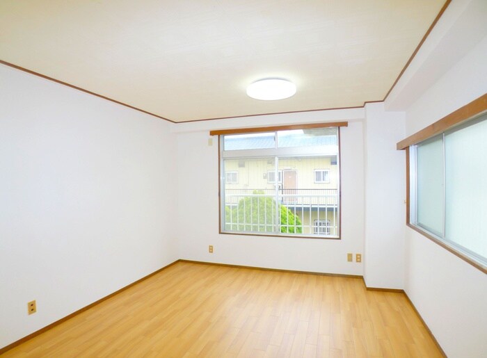 物件内観写真7　(室内からの展望)