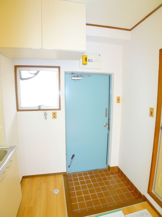 物件内観写真13　(玄関)