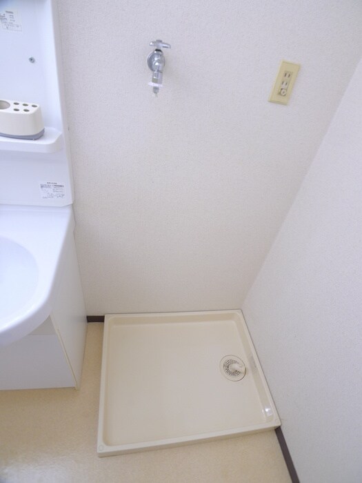 物件内観写真14　(洗濯機置場)