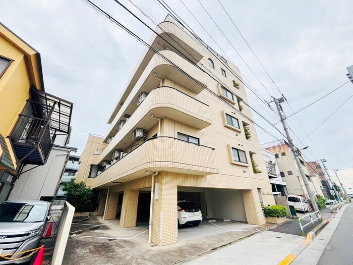 BEL、GRAVIA、TAKAHASHIの外観写真