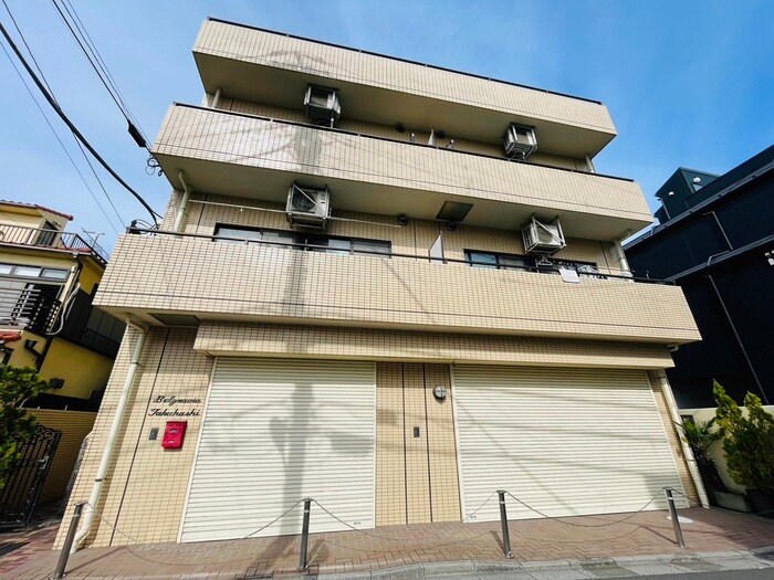 BEL、GRAVIA、TAKAHASHIの外観写真